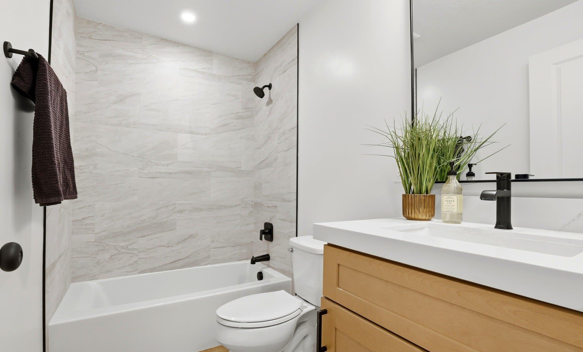 Sandy House: 8643 S Vaquero Dr