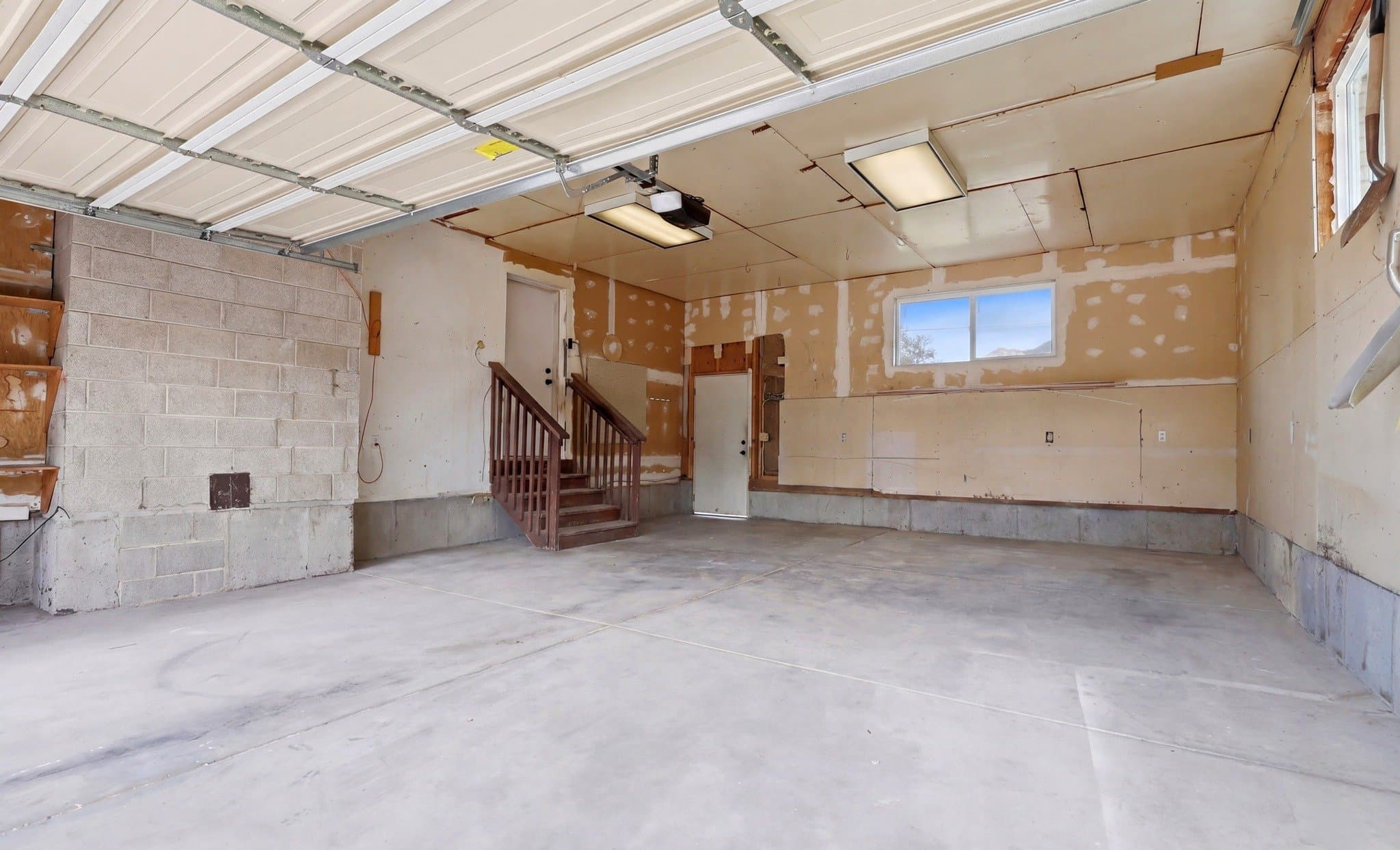 Sandy House: 8643 S Vaquero Dr