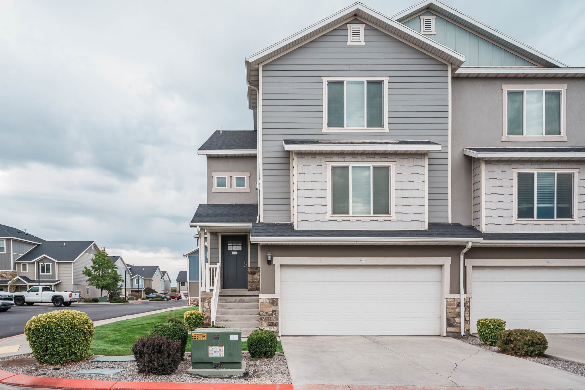 Vineyard Townhome: 697 E 180 N