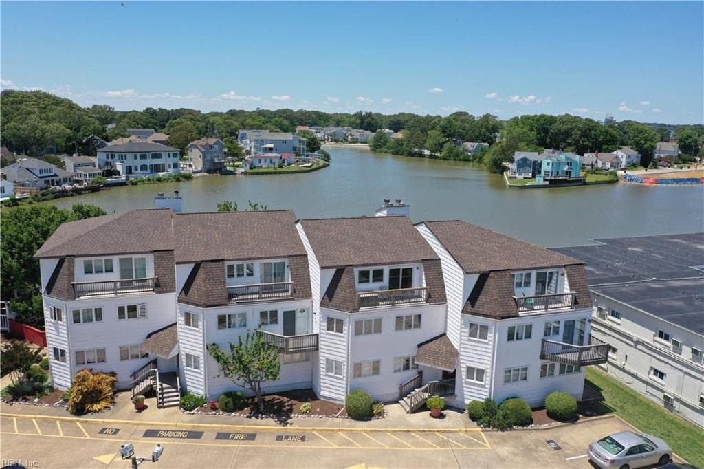 Virginia Beach Condo: 209 Lake Dr