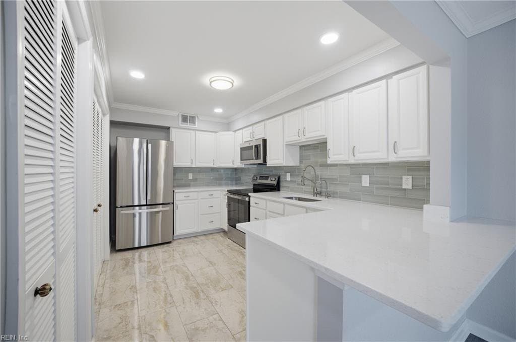 Virginia Beach Condo: 209 Lake Dr