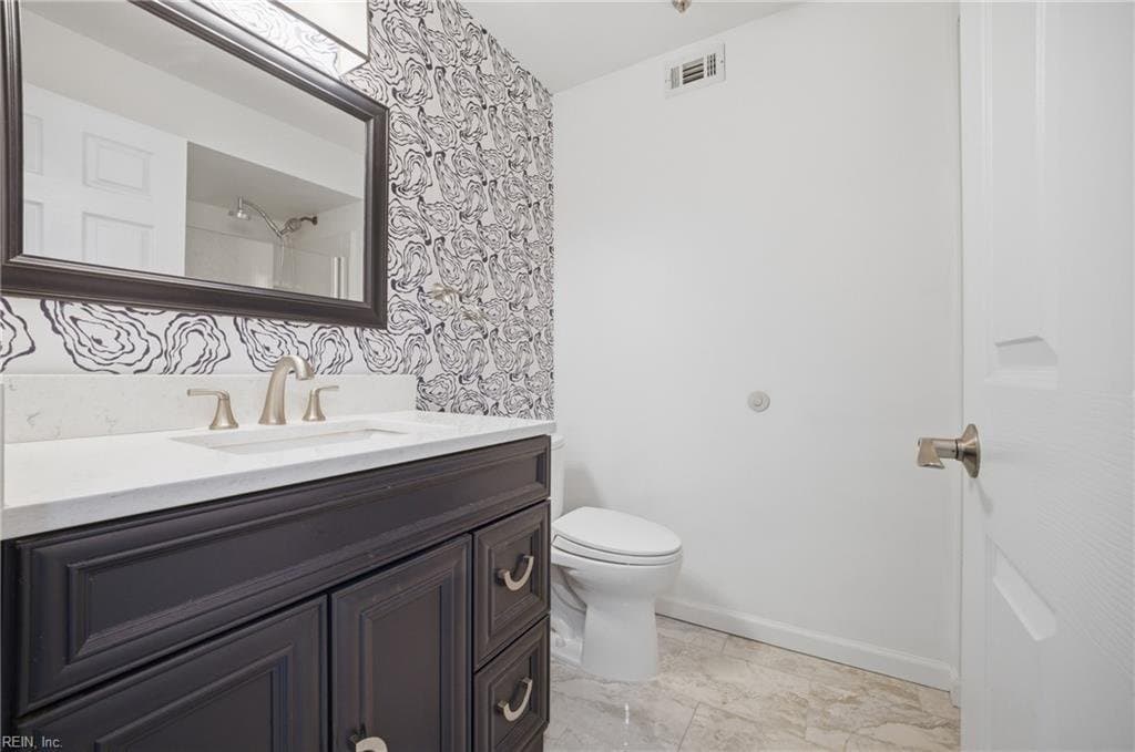 Virginia Beach Condo: 209 Lake Dr
