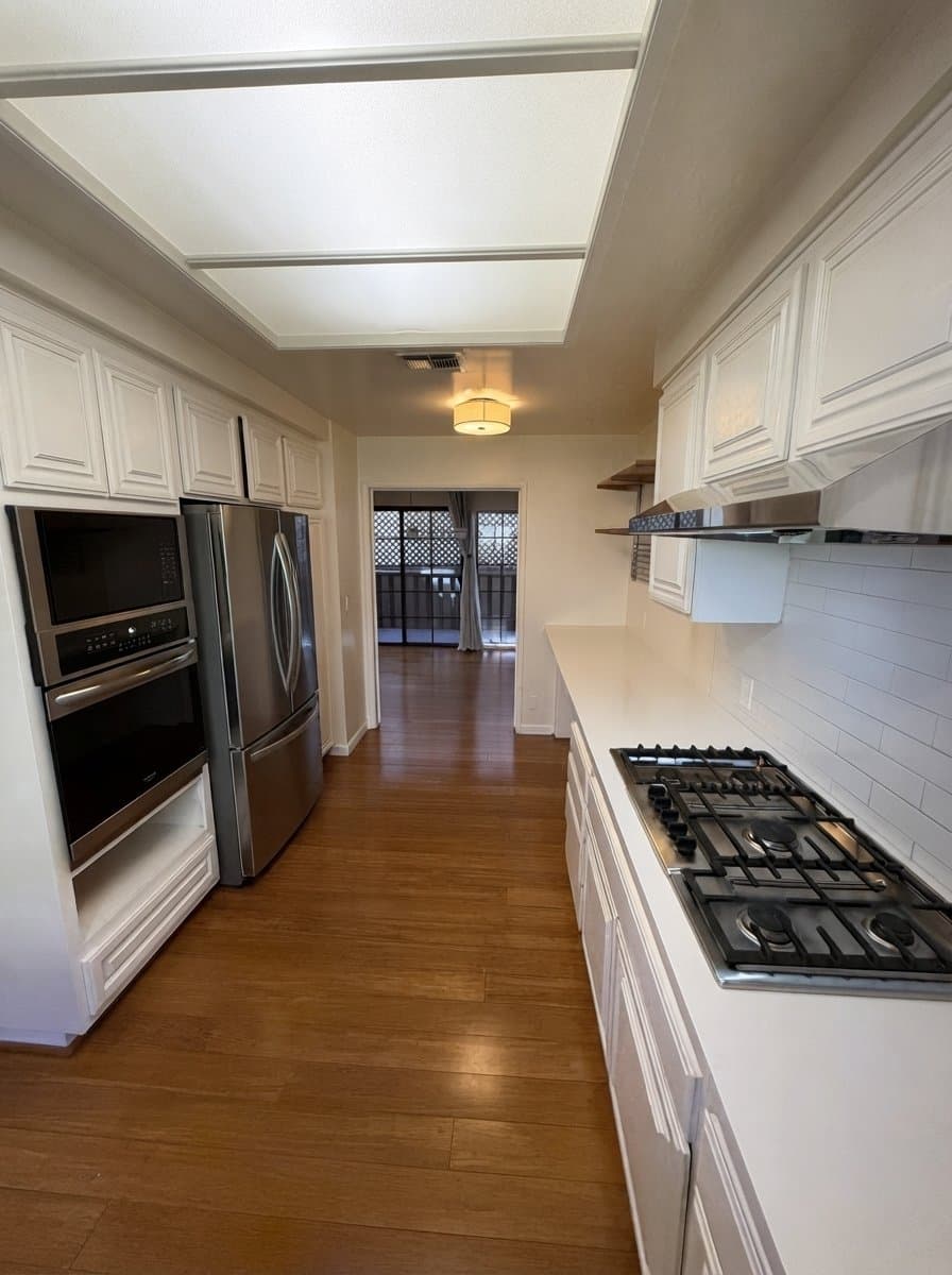 Los Angeles Condo: 10320 Almayo Avenue