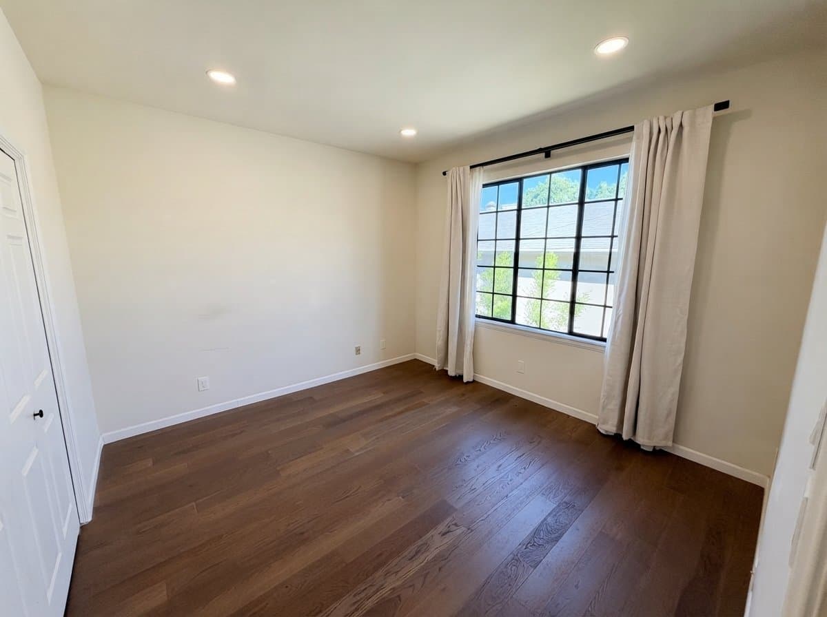 Los Angeles Condo: 10320 Almayo Avenue