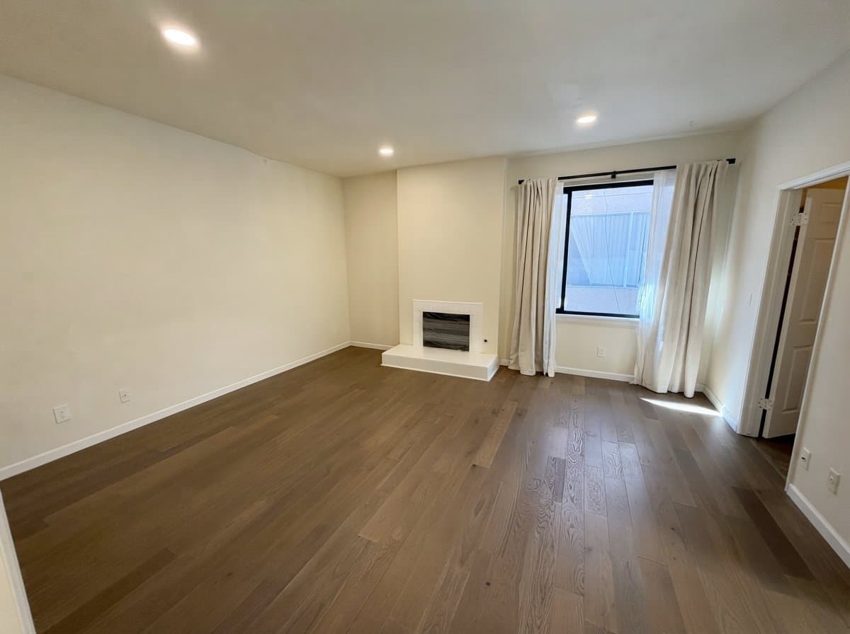 Los Angeles Condo: 10320 Almayo Avenue