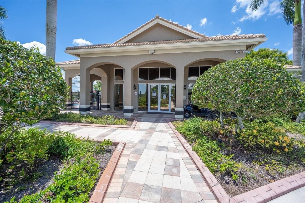 Port Saint Lucie House: 2081 SW Marblehead Way
