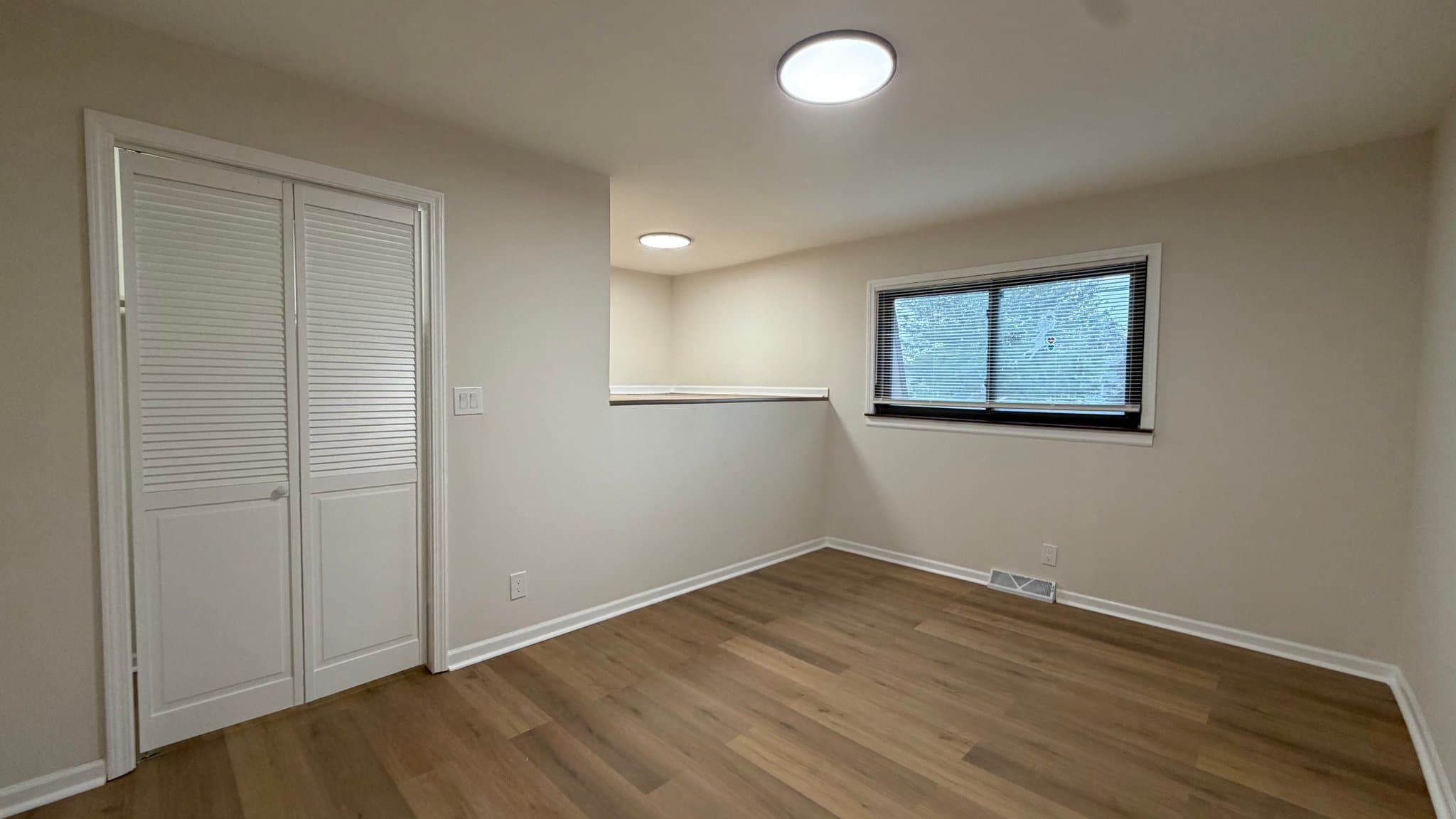 Hobart House: 619 E 13th St