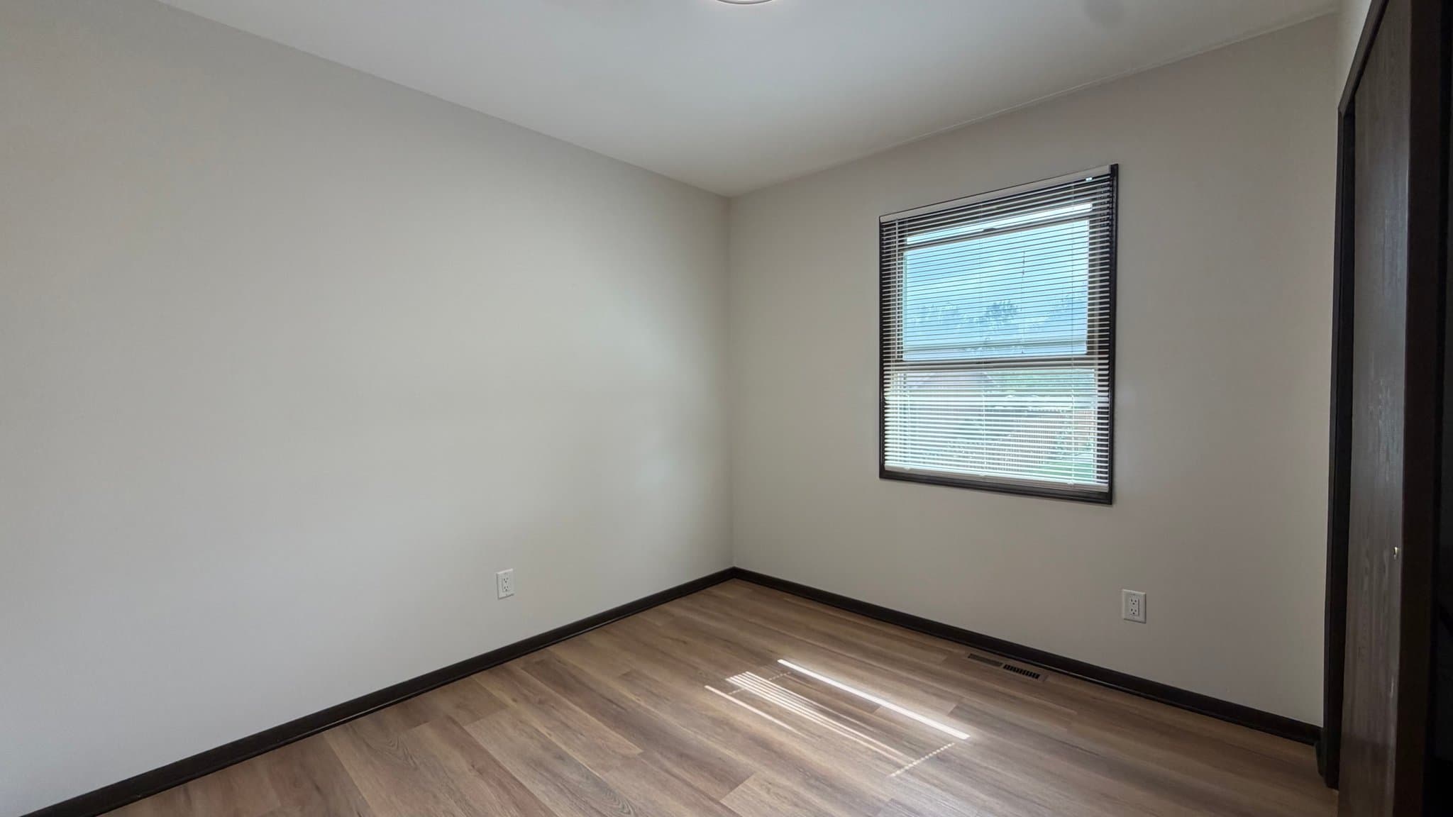 Crown Point House: 5053 W 90th Ln