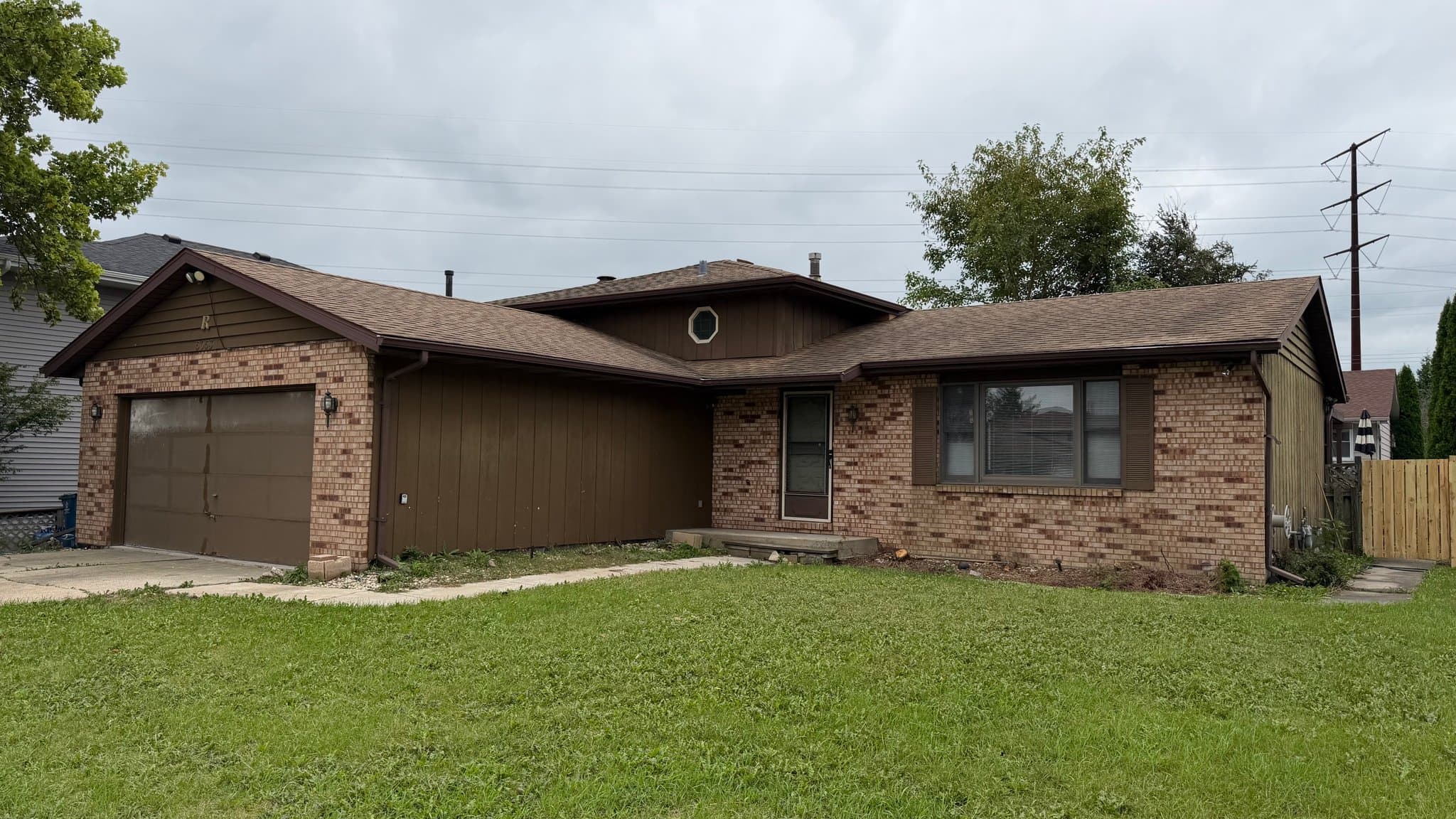 Crown Point House: 5053 W 90th Ln