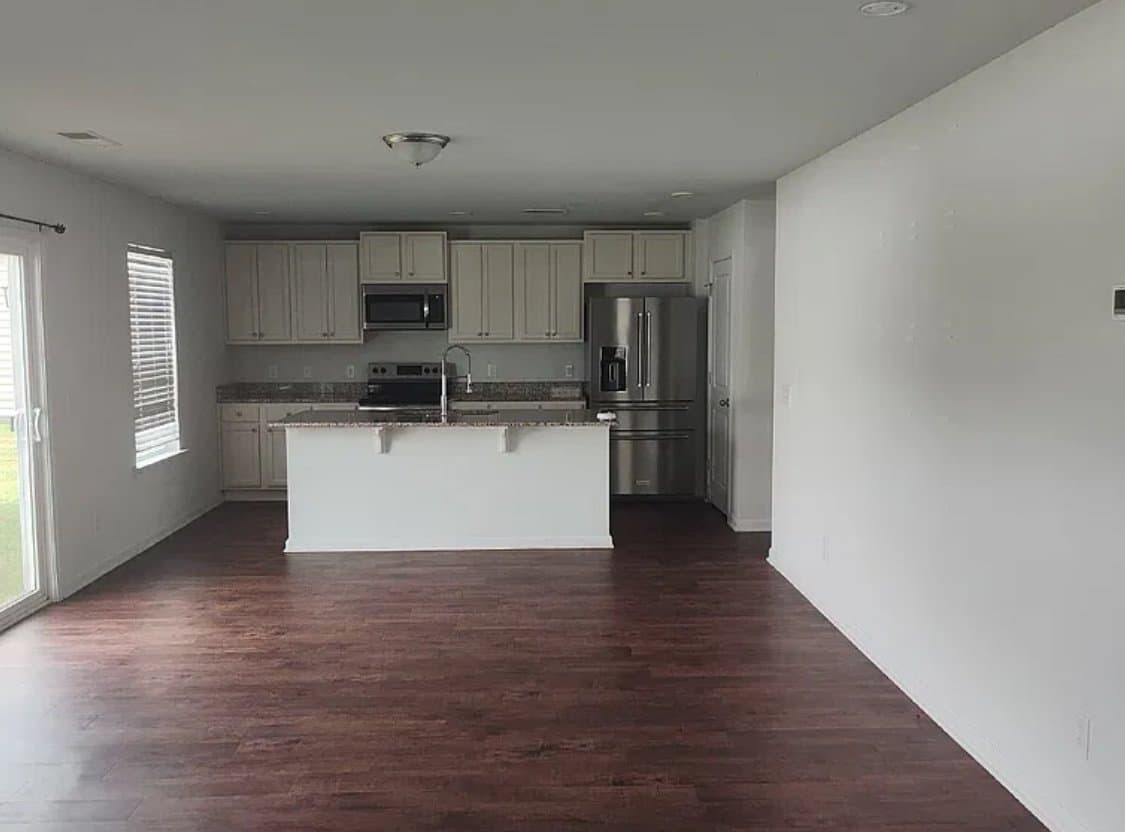 Savannah House: 27 Hawkhorn Ct