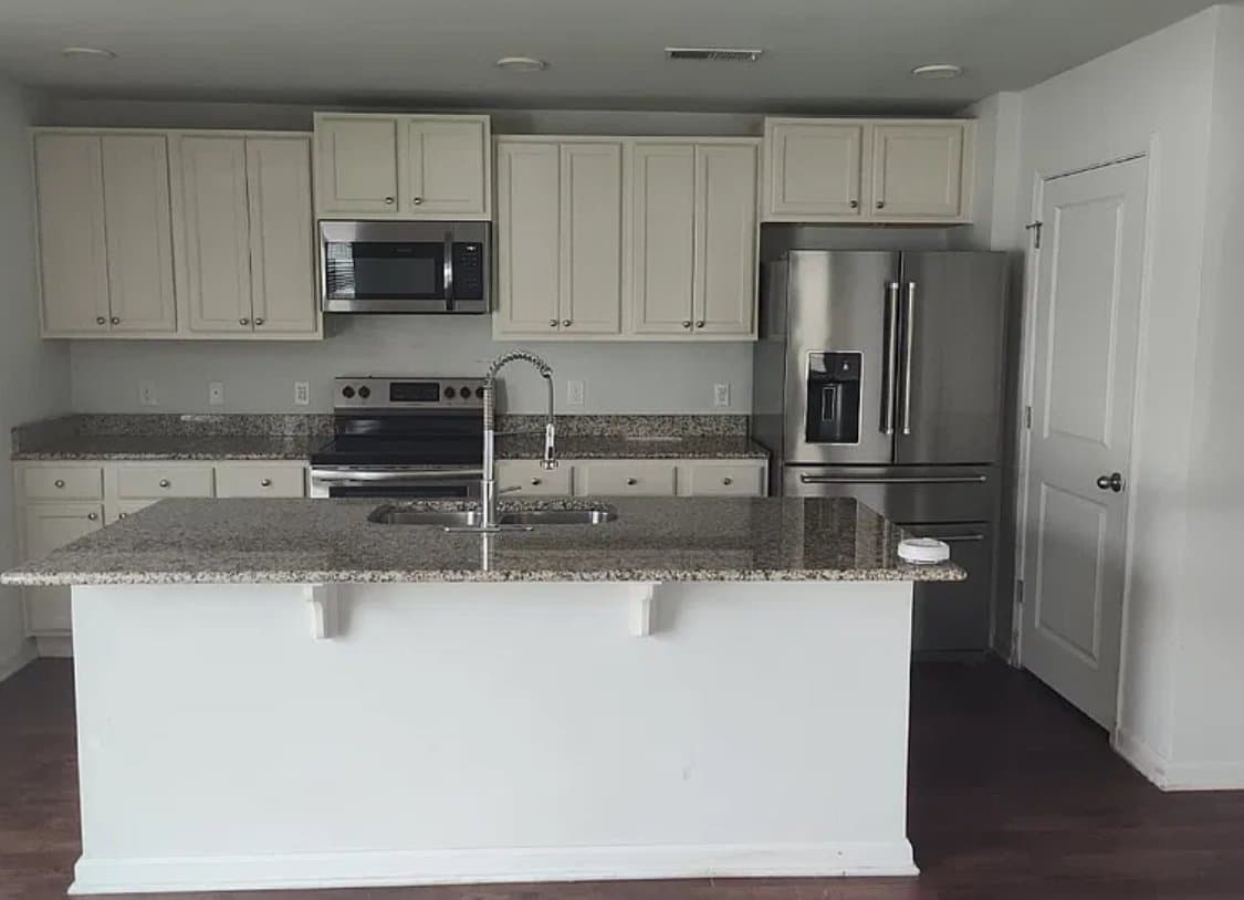 Savannah House: 27 Hawkhorn Ct