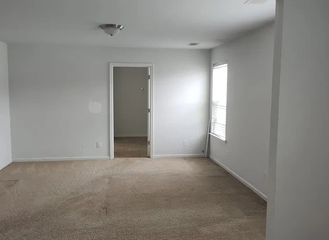 Savannah House: 27 Hawkhorn Ct