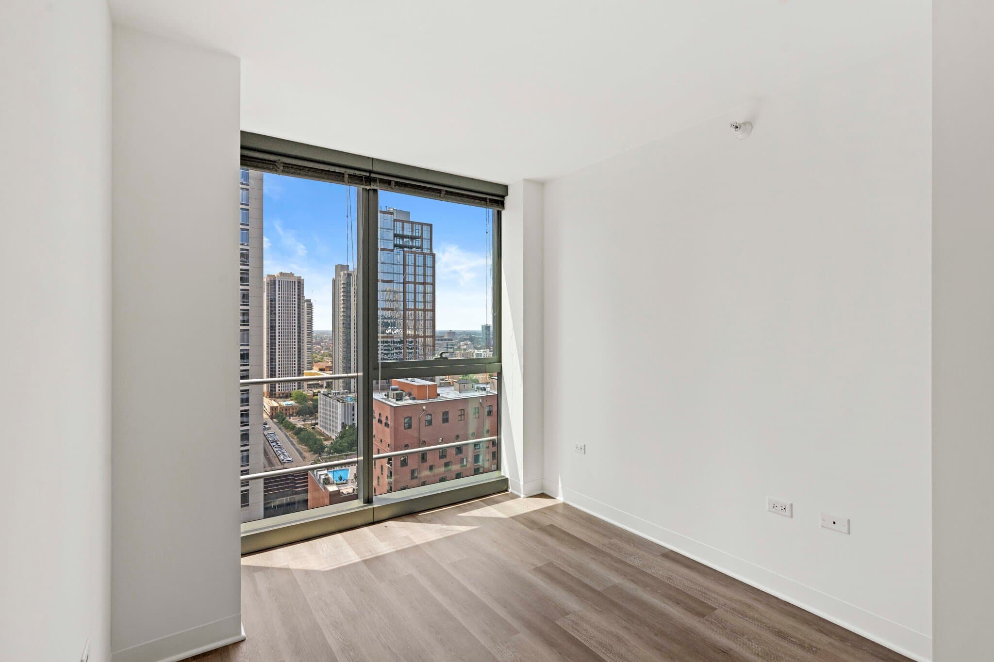 Chicago Condo: 347 W Wolf Point Pl