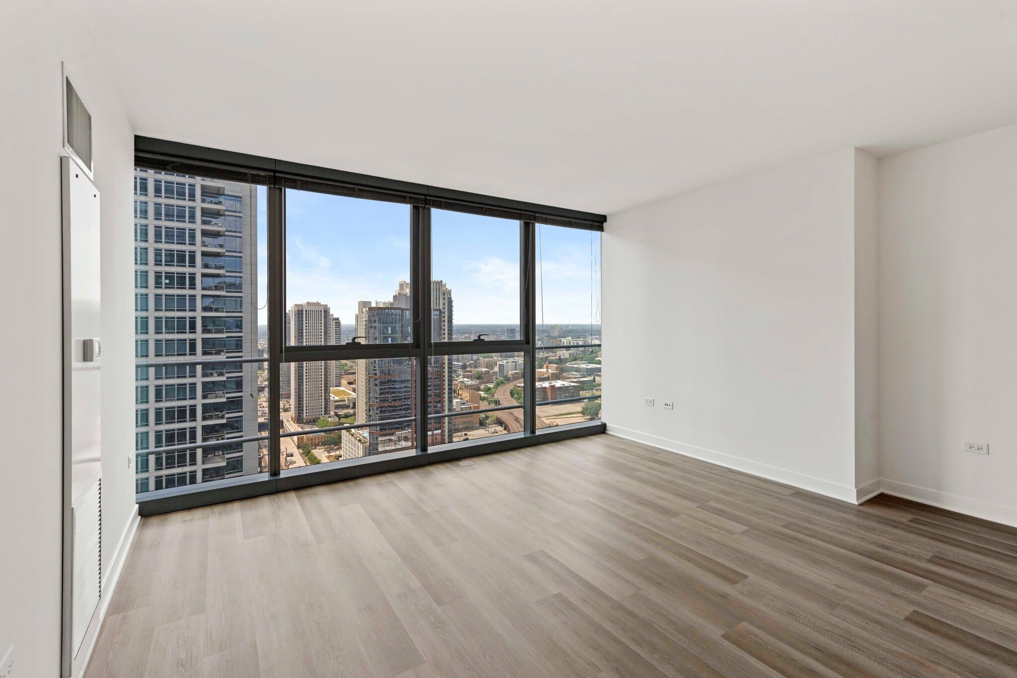 Chicago Condo: 347 W Wolf Point Pl