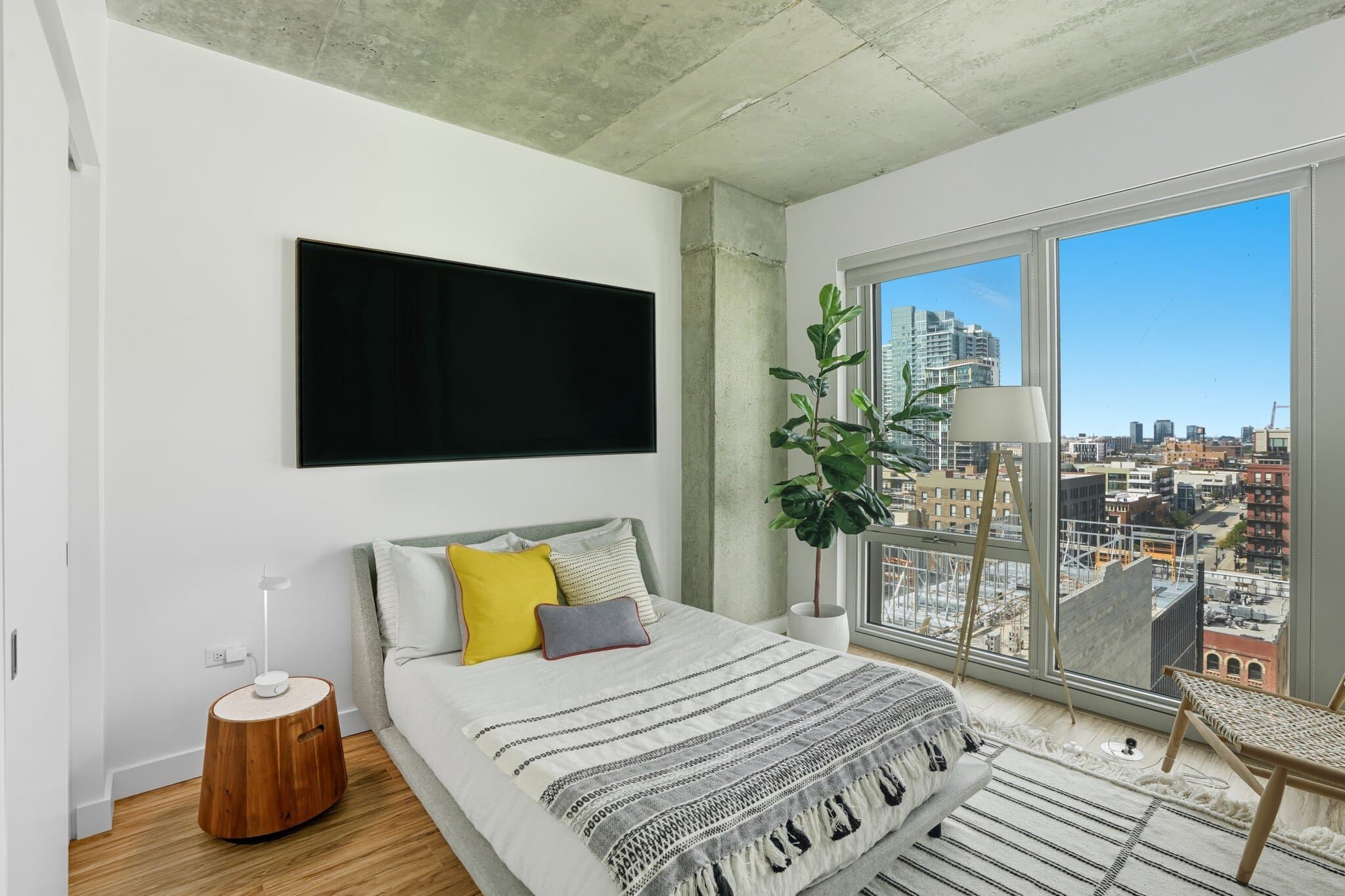 Chicago Condo: 623 W Lake St