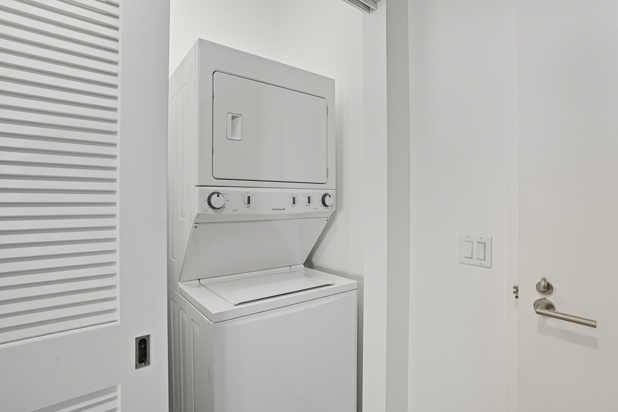 Chicago Condo: 623 W Lake St