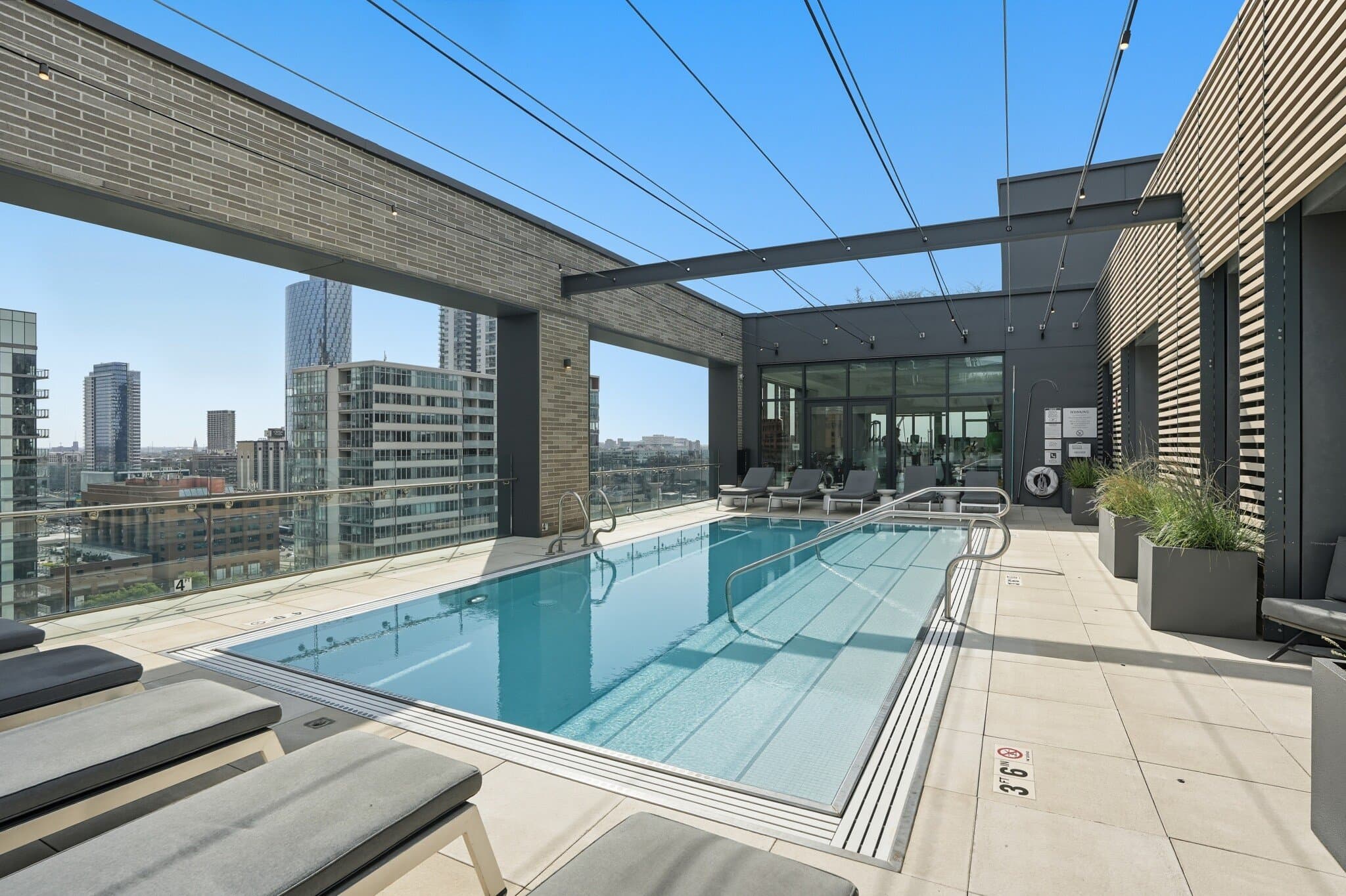 Chicago Condo: 623 W Lake St