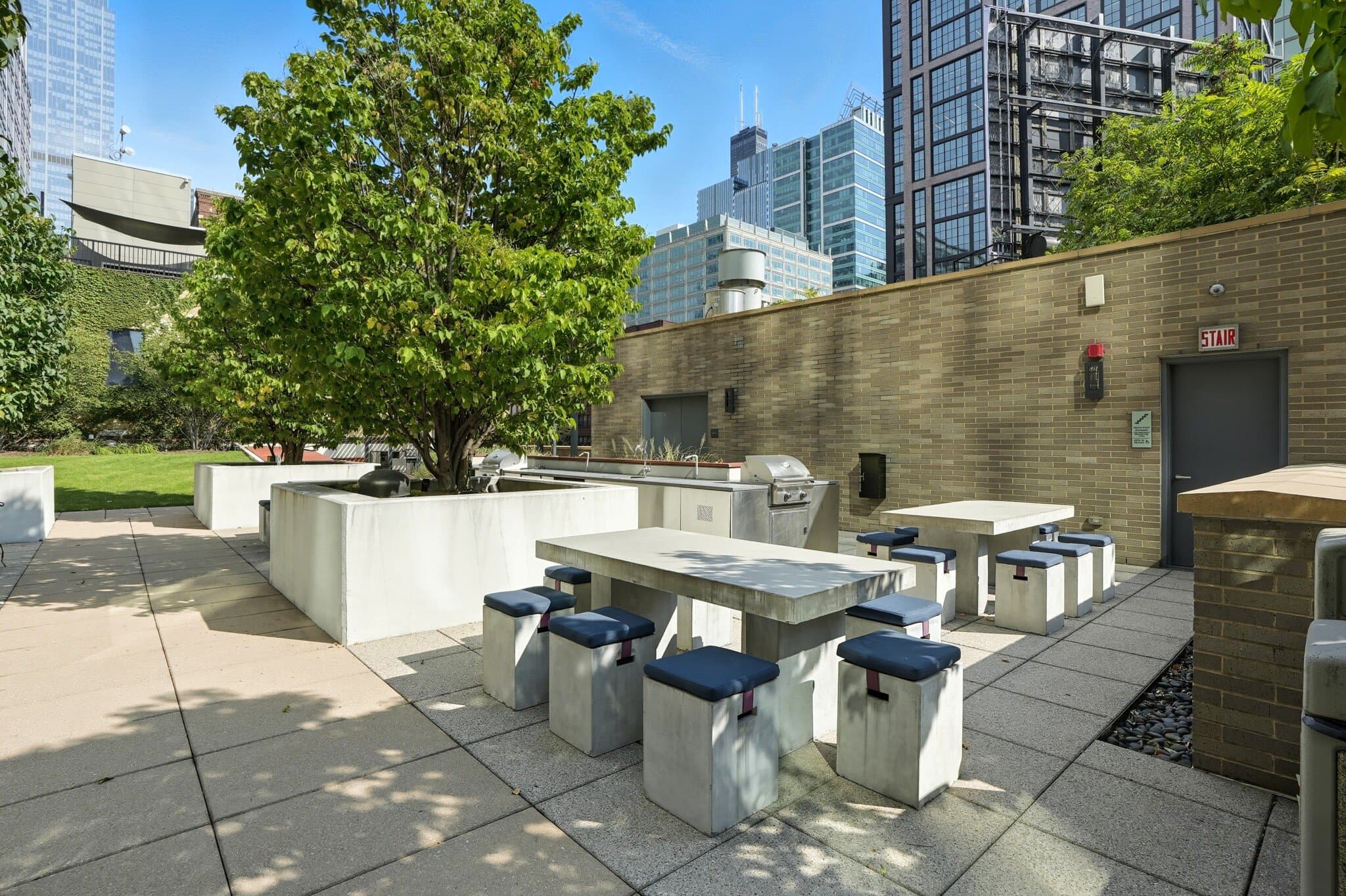 Chicago Condo: 623 W Lake St