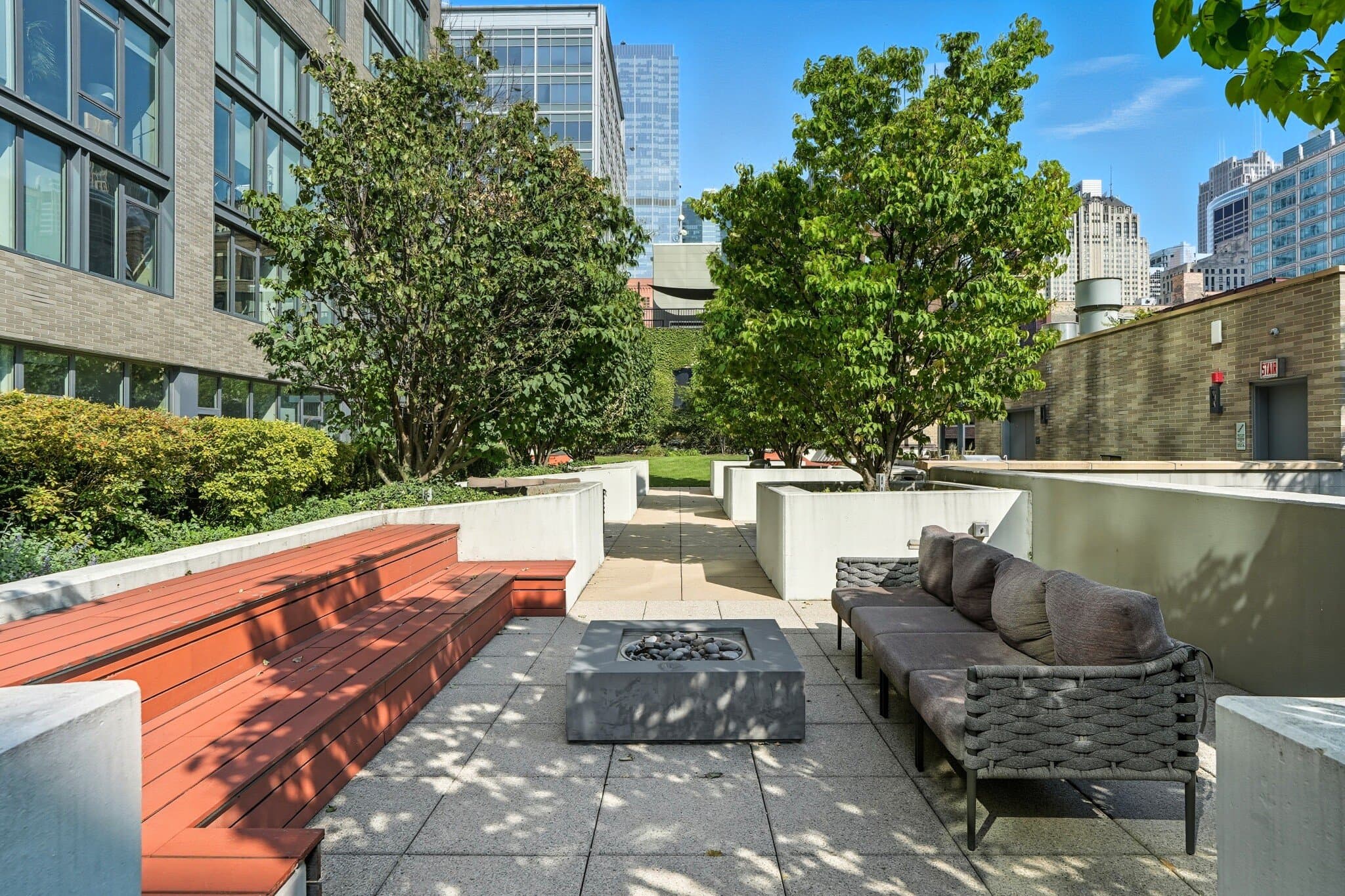 Chicago Condo: 623 W Lake St
