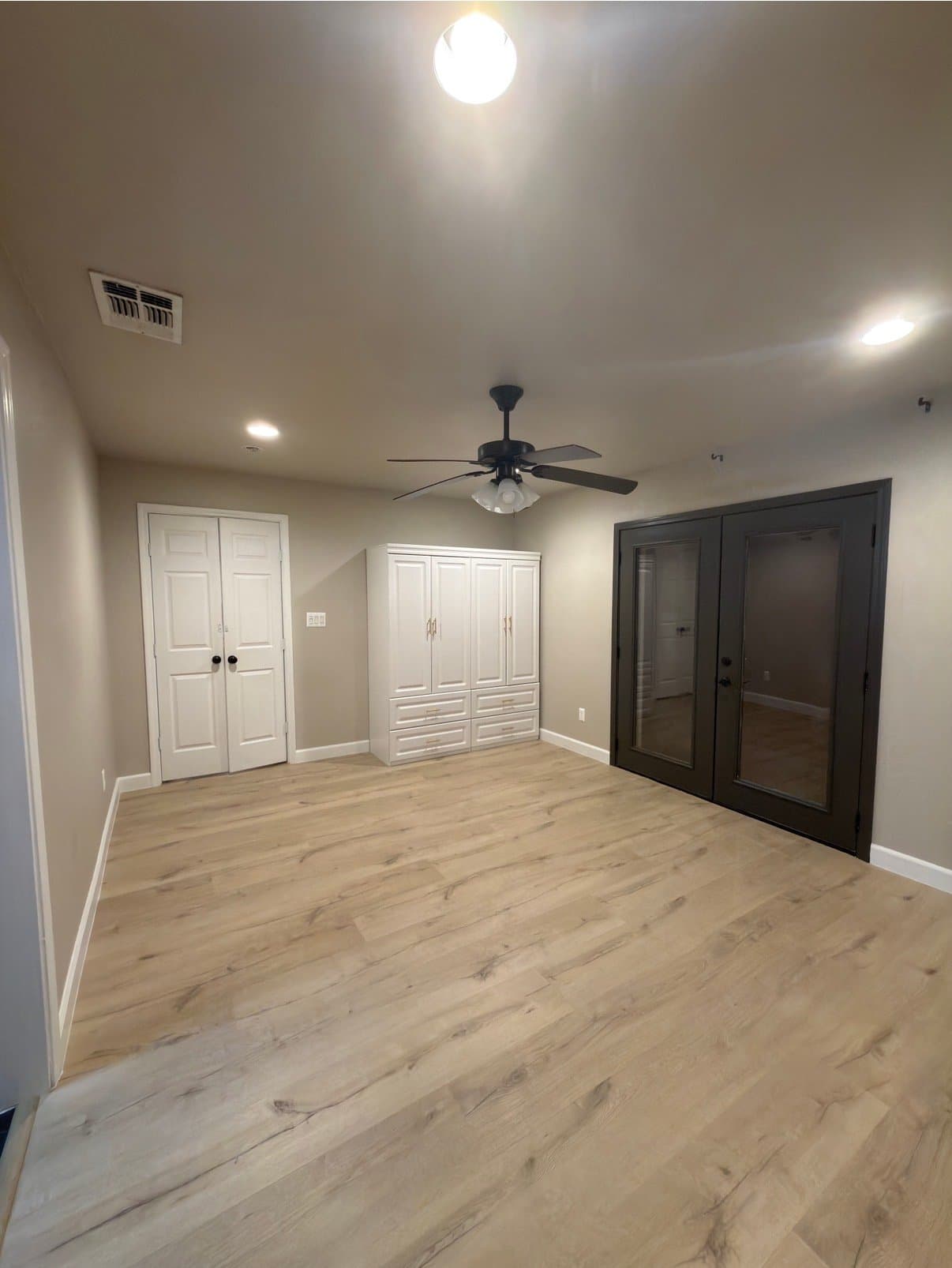 Bedford Single Room: 2005 Loma Verde Dr