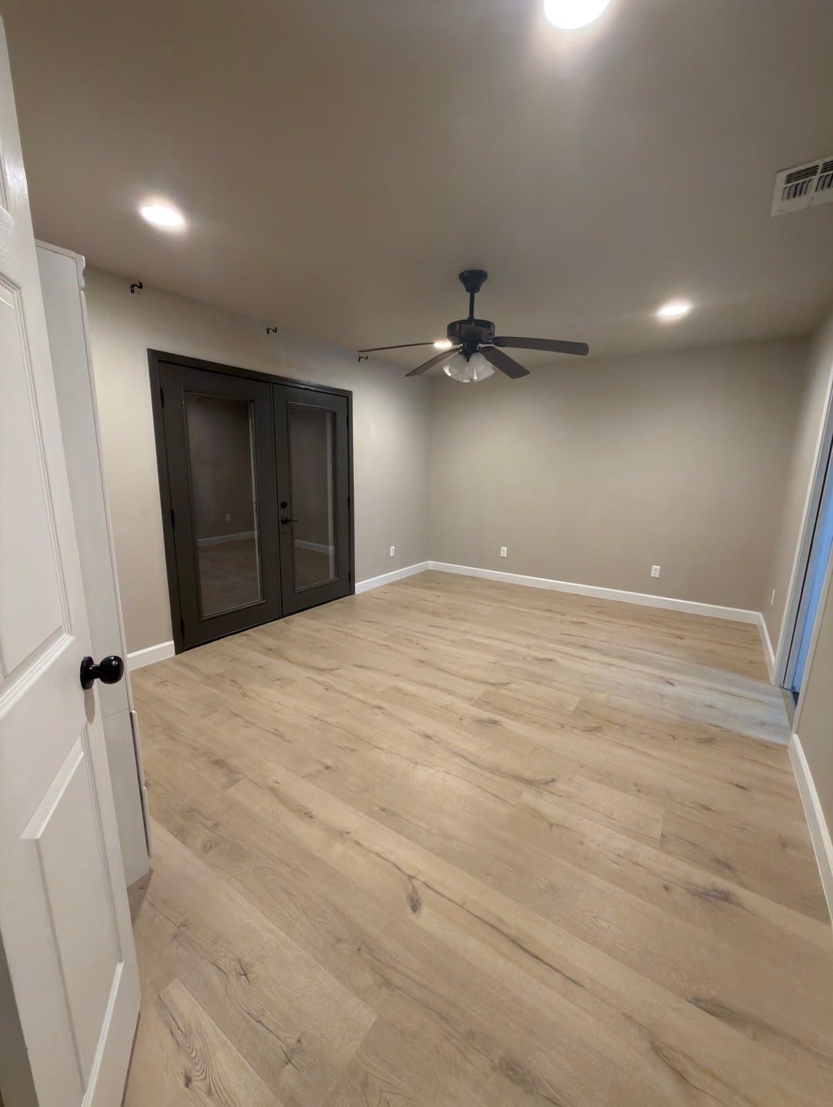 Bedford Single Room: 2005 Loma Verde Dr