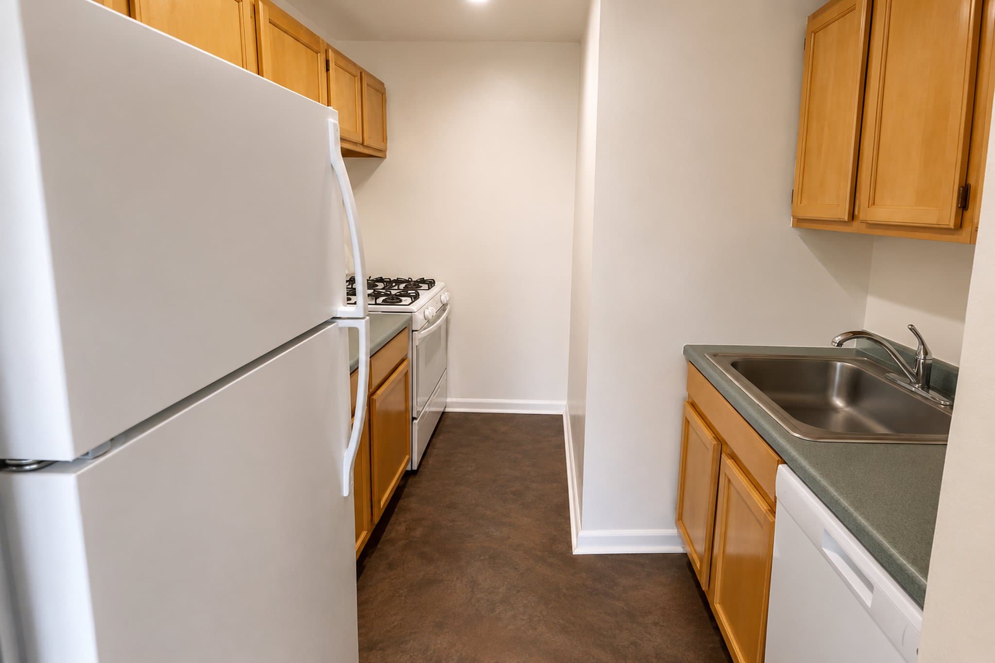 Washington Apartment: 4465 MacArthur Blvw NW