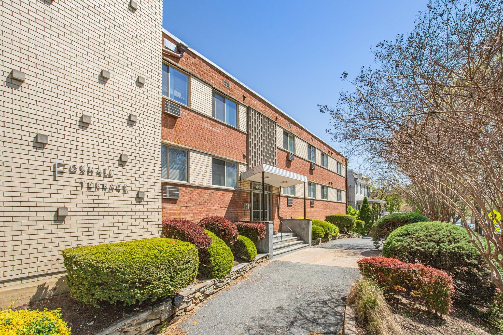 Washington Apartment: 4465 MacArthur Blvw NW