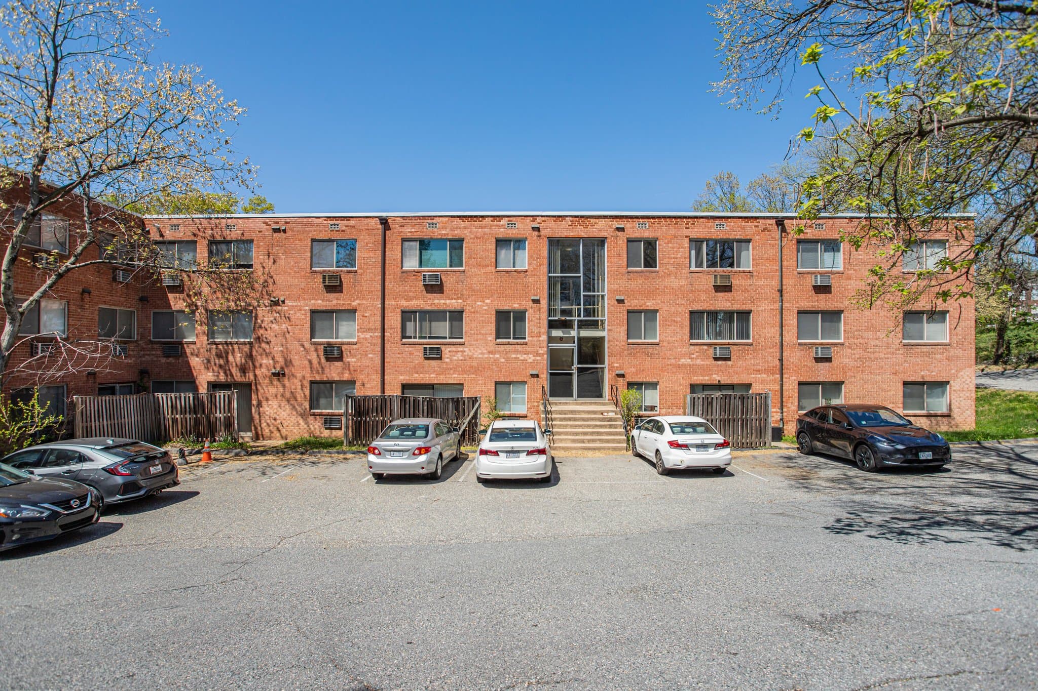Washington Apartment: 4465 MacArthur Blvw NW