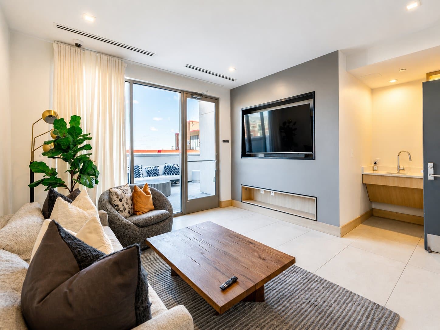 Washington Apartment: 1224 M St NW