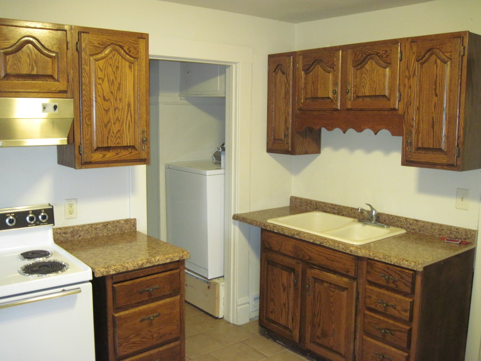 Winona Single Room: 266 1/2 East Sanborn St