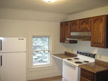 Winona Single Room: 266 1/2 East Sanborn St