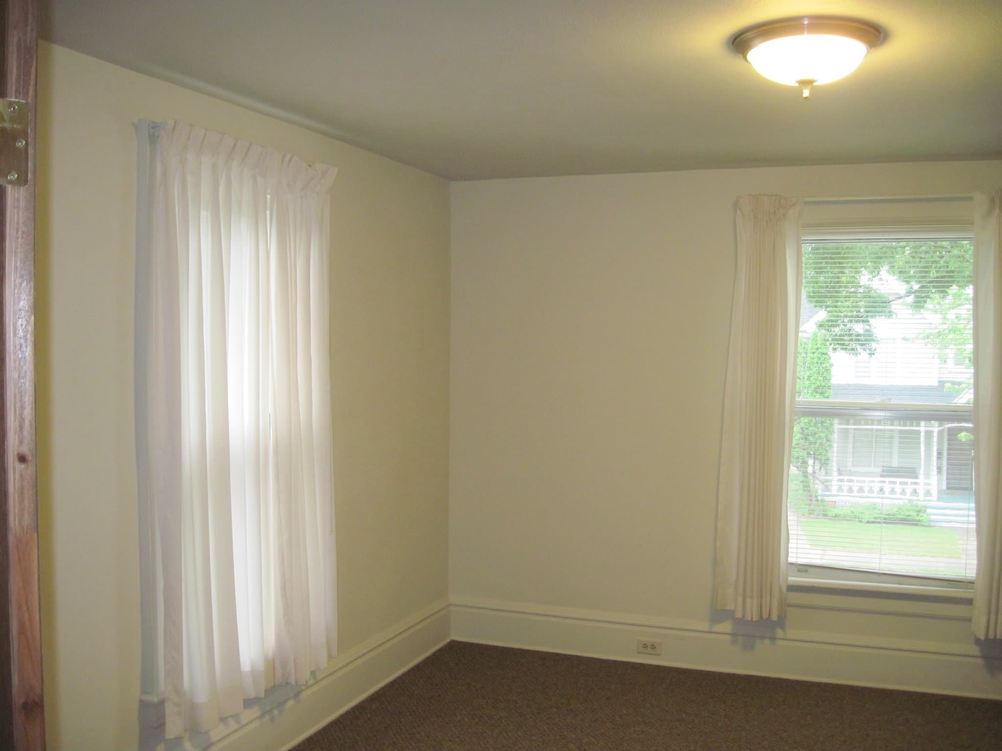 Winona Single Room: 266 1/2 East Sanborn St