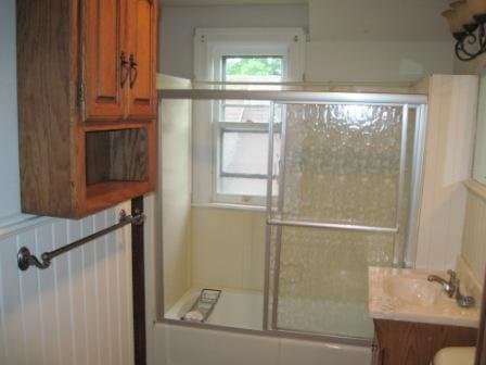 Winona Single Room: 266 1/2 East Sanborn St