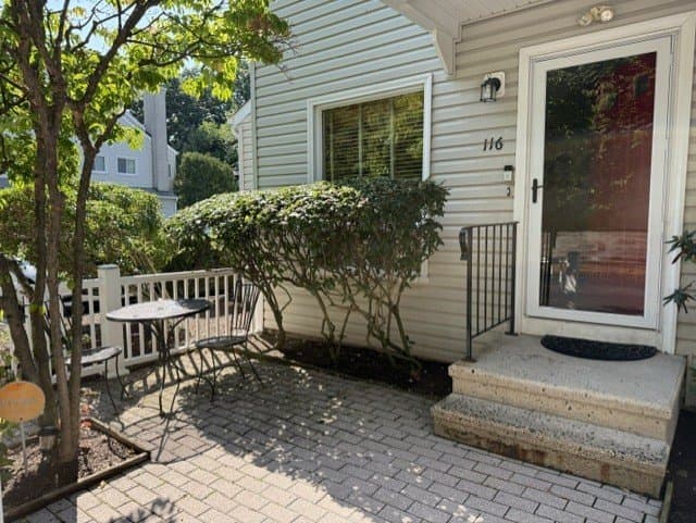 Stratford Apartment: 510 E Main St