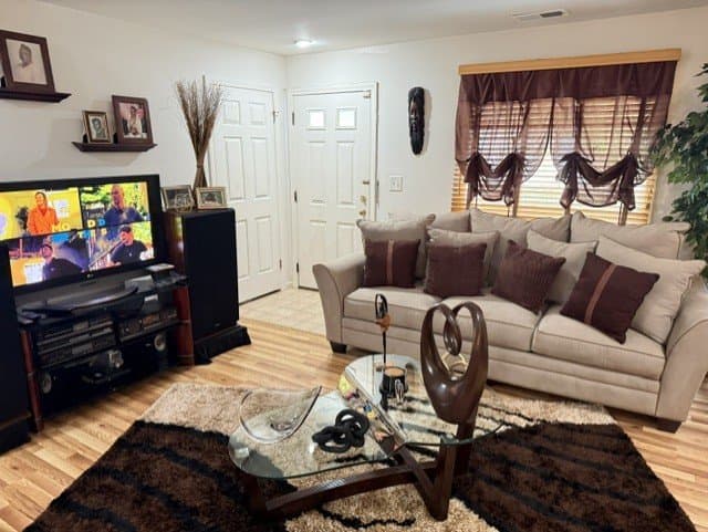 Stratford Apartment: 510 E Main St