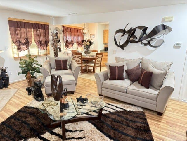 Stratford Apartment: 510 E Main St