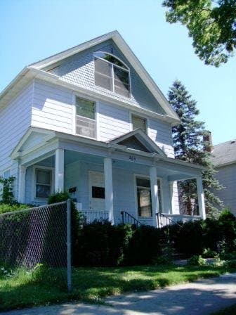 Winona Single Room: 266 1/2 East Sanborn St