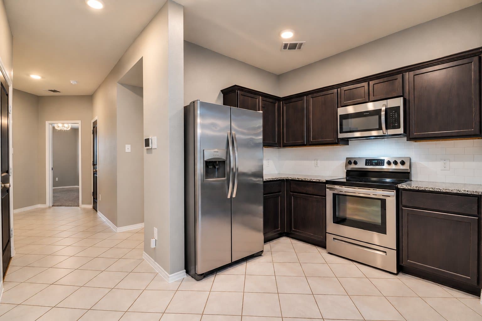 Fate House: 877 Darst Dr
