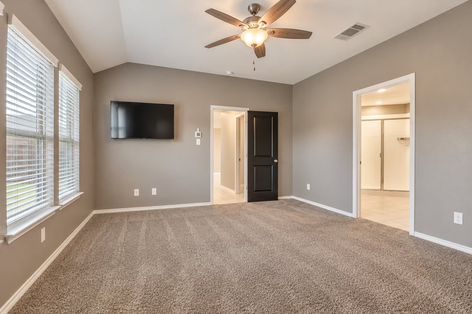 Fate House: 877 Darst Dr