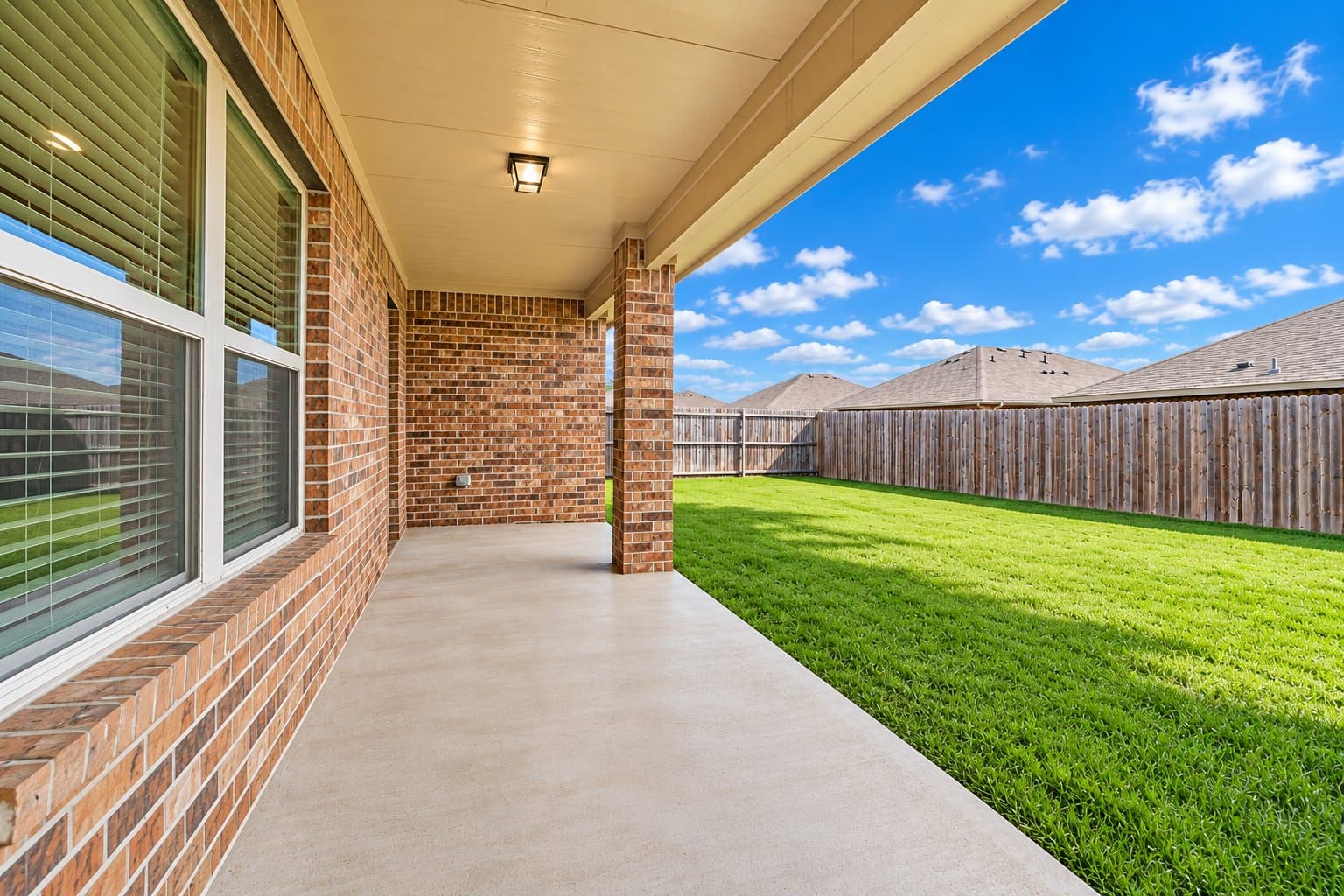 Fate House: 877 Darst Dr