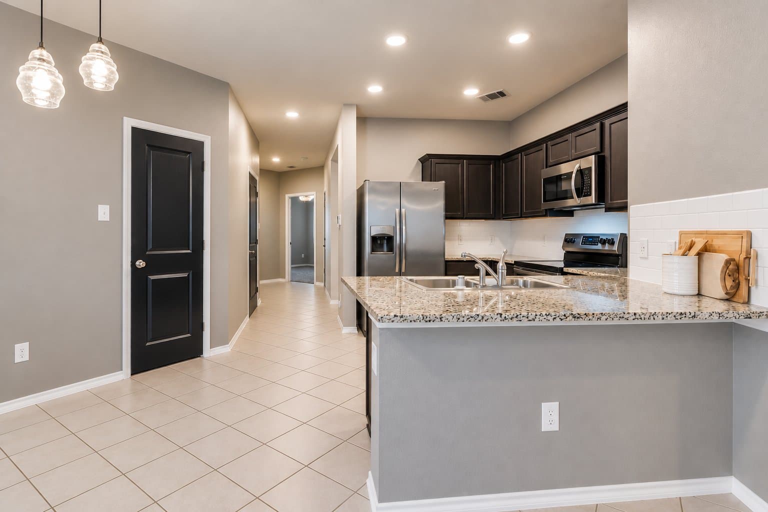 Fate House: 877 Darst Dr