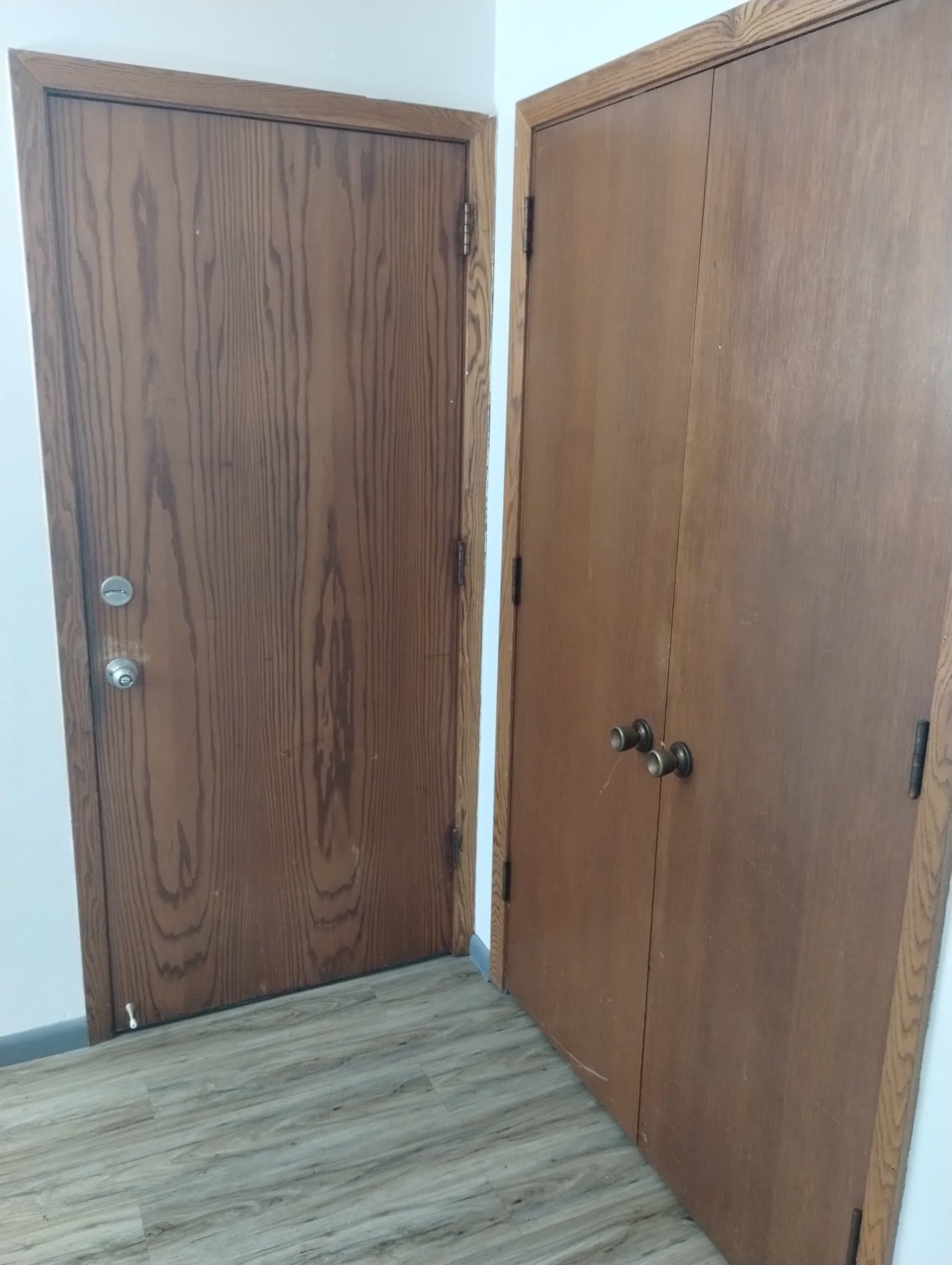 Braham Apartment: 320 4th ST SE