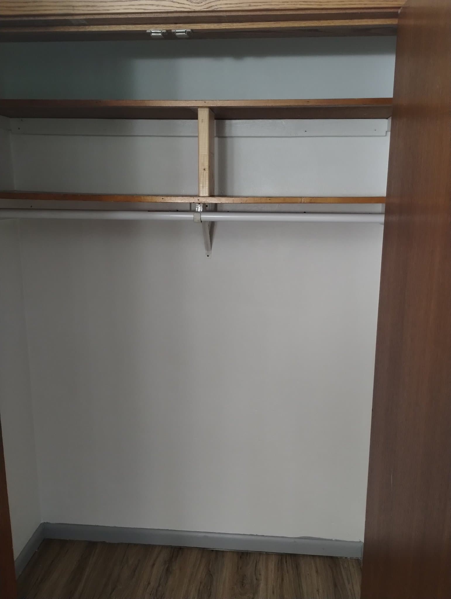 Braham Apartment: 320 4th ST SE