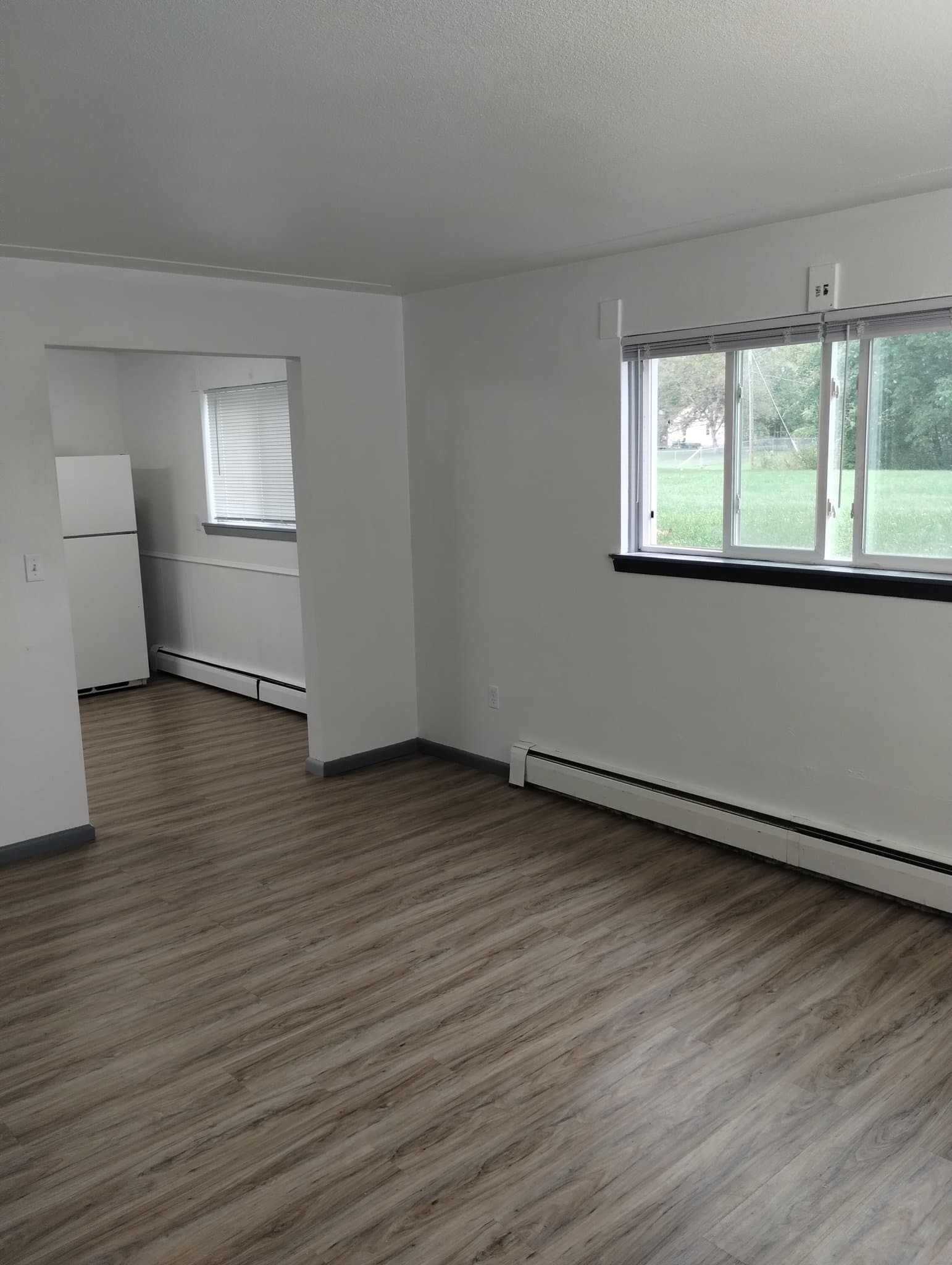 Braham Apartment: 320 4th ST SE