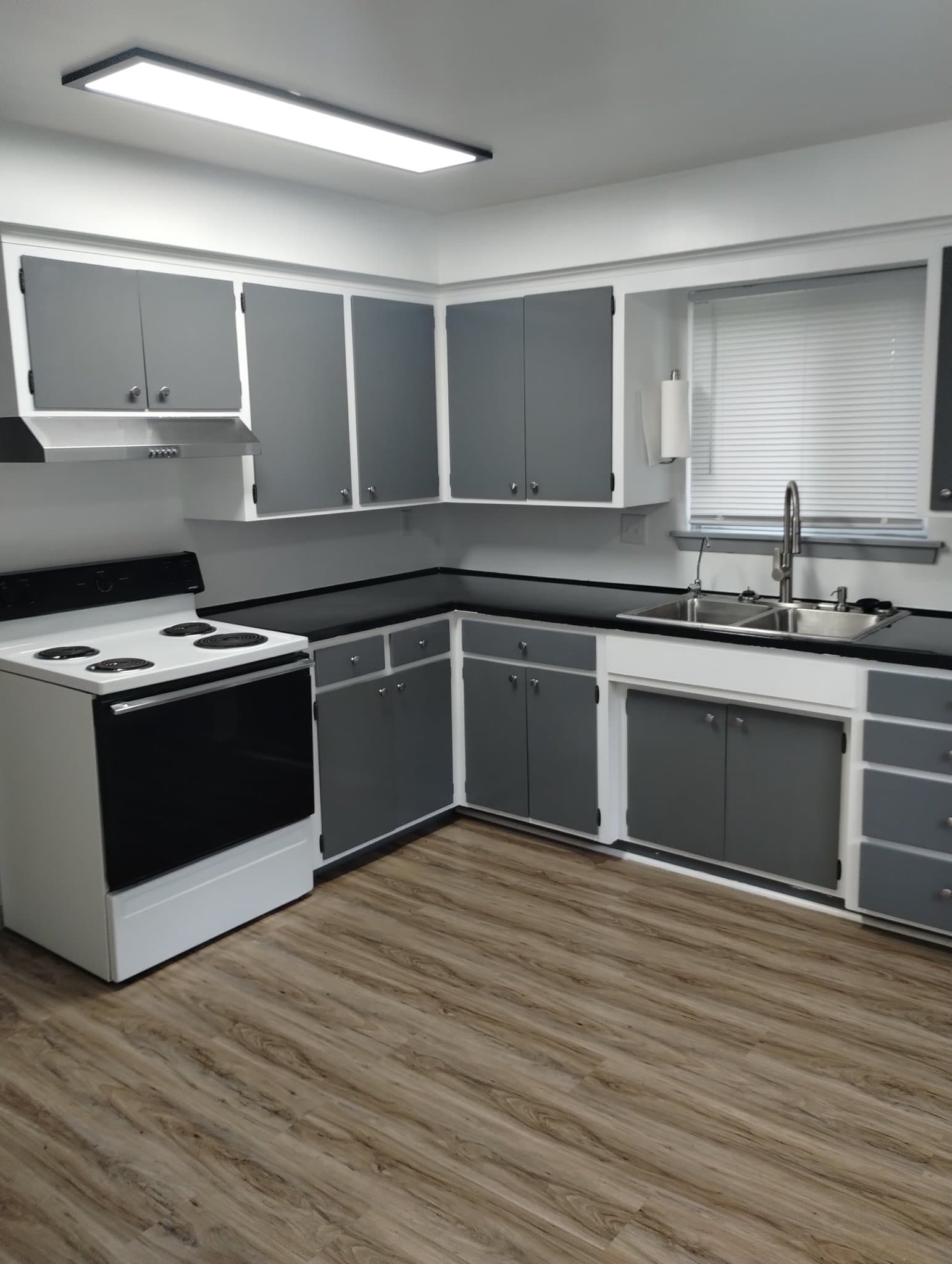 Braham Apartment: 320 4th ST SE