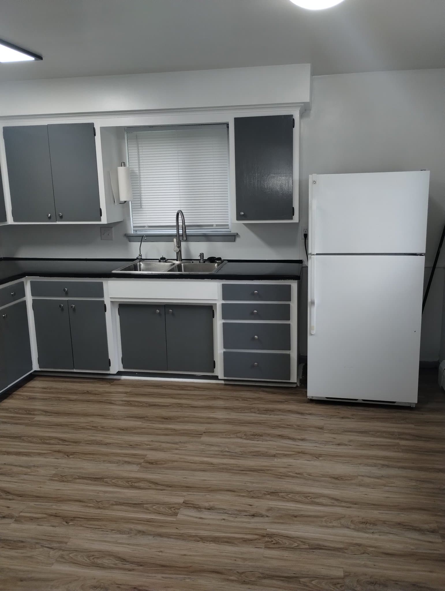 Braham Apartment: 320 4th ST SE