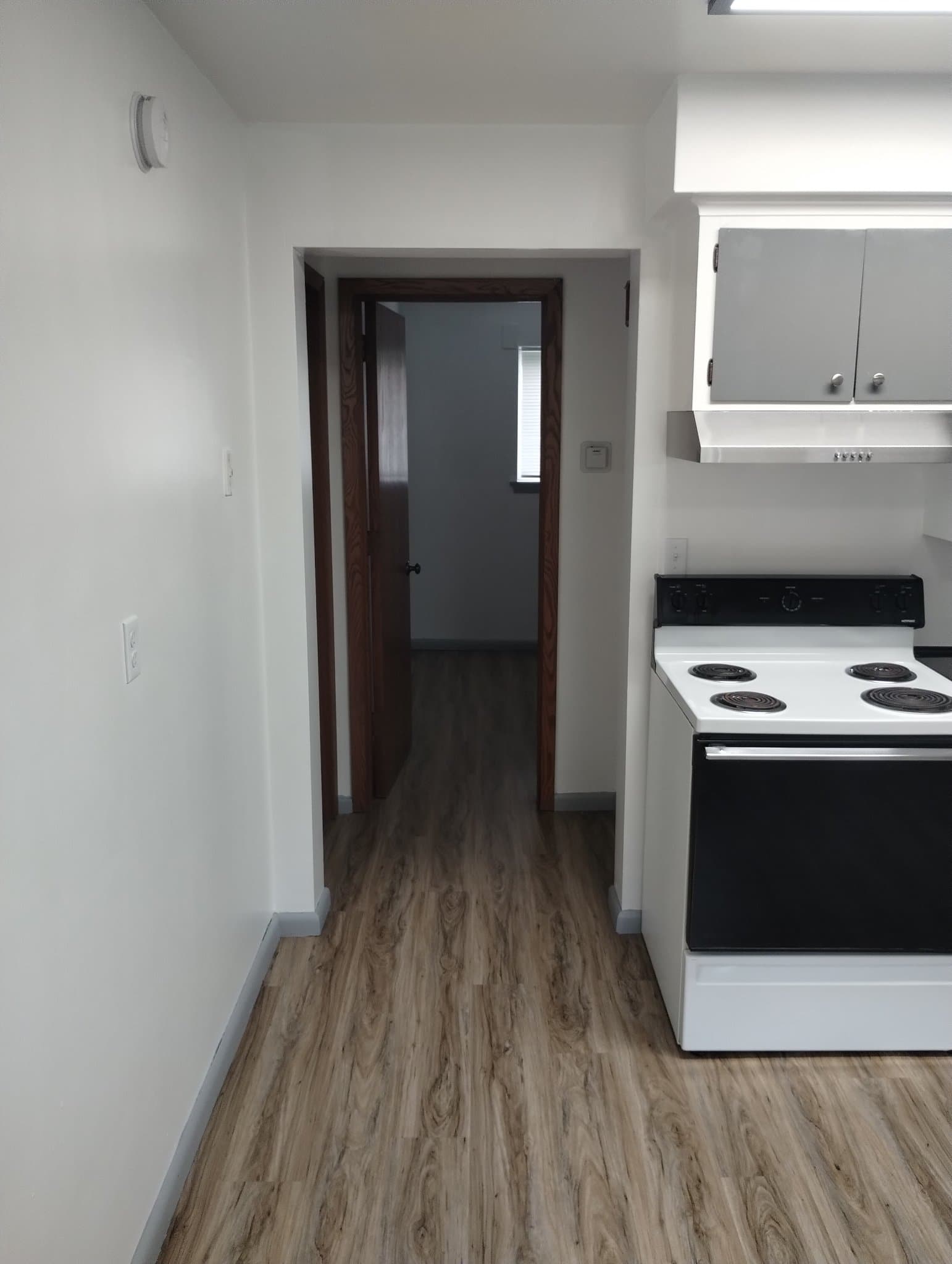Braham Apartment: 320 4th ST SE