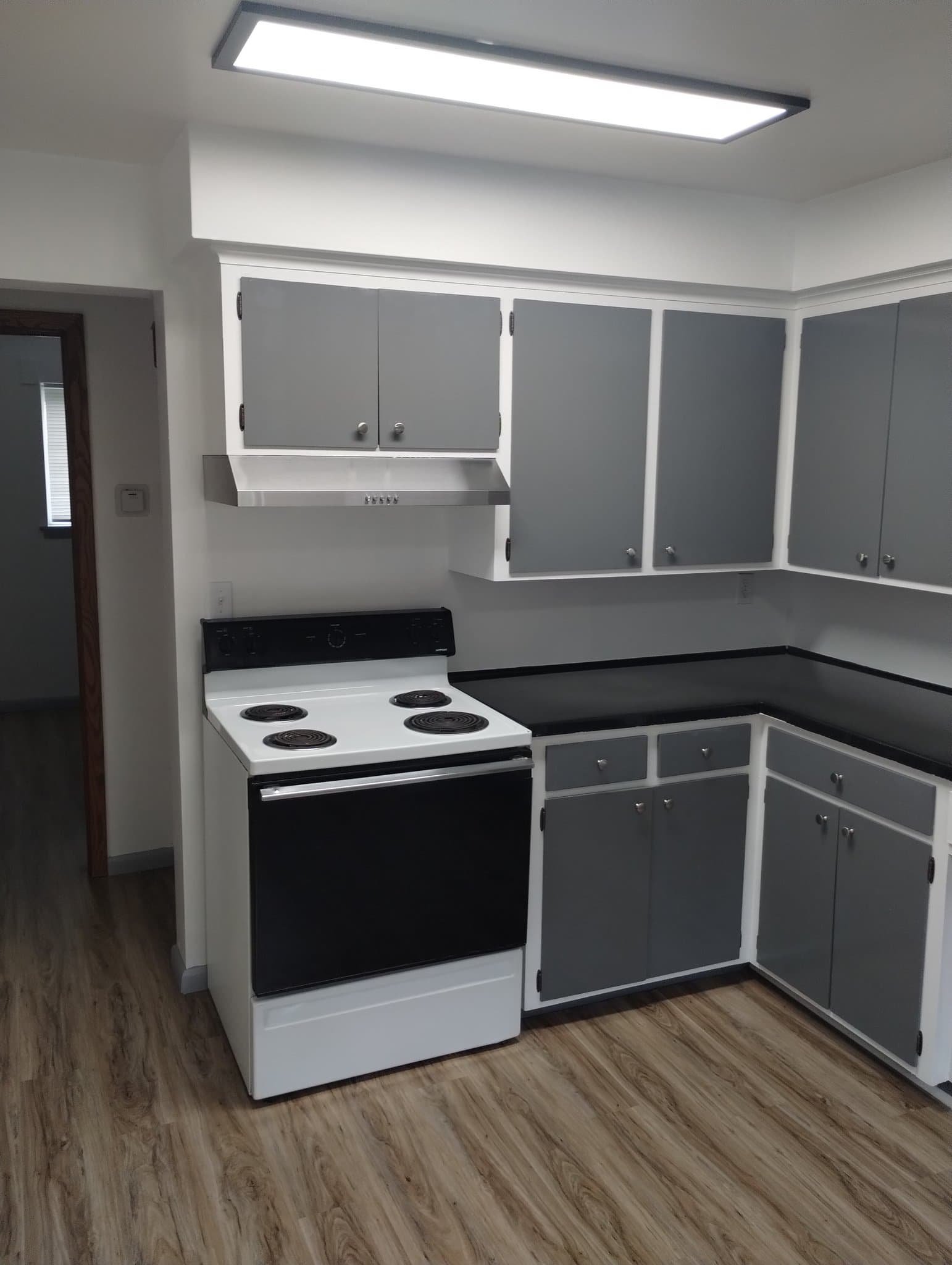 Braham Apartment: 320 4th ST SE