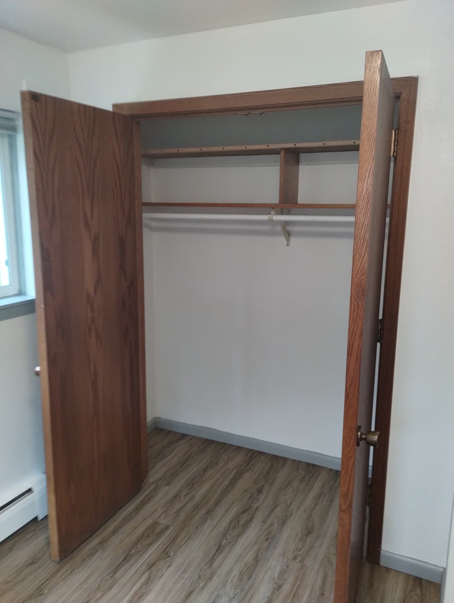 Braham Apartment: 320 4th ST SE