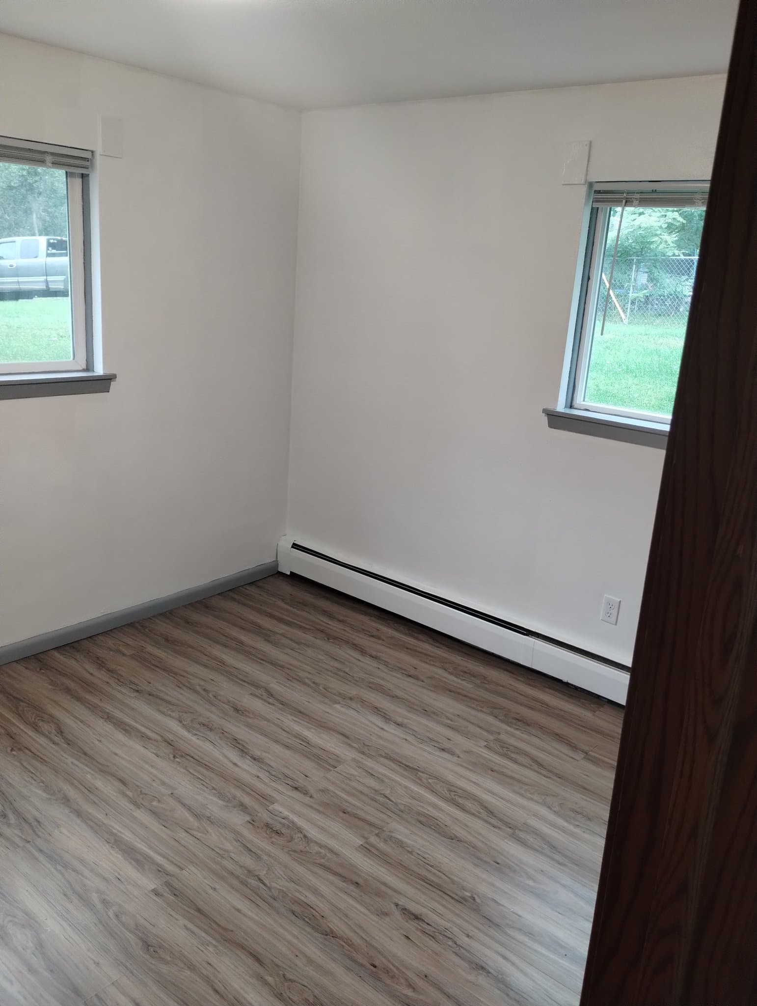 Braham Apartment: 320 4th ST SE
